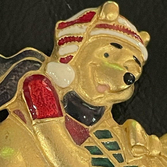 Disney Winnie the Pooh gold tone brooch pin - Picture 6 of 7